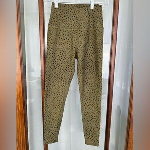 Beyond Yoga x Barre 3 Green Black Stars Leggings Sz Small Athleisure Stretch